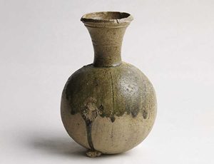 須恵器（径16.5 　高23.8cm）